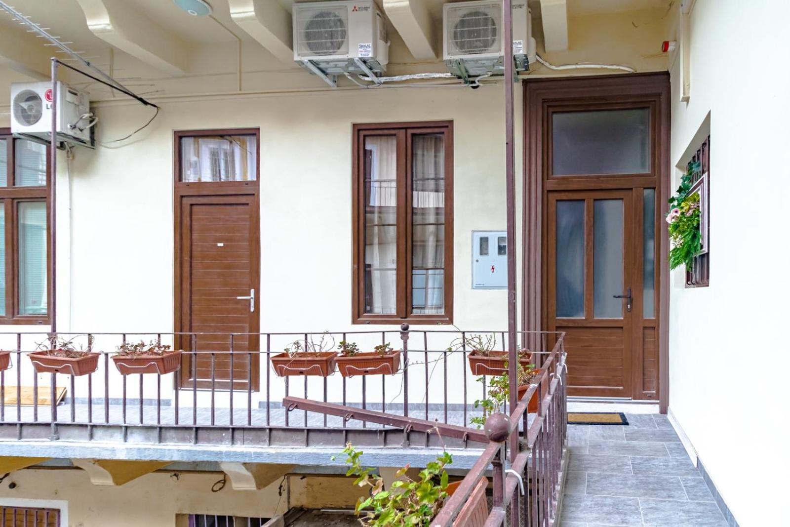 Mandina Studios On A Main Square 자그레브 외부 사진